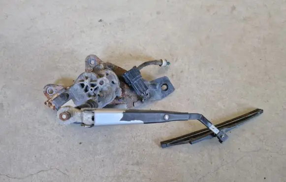 Nissan Patrol Y61 Headlight wiper motor 