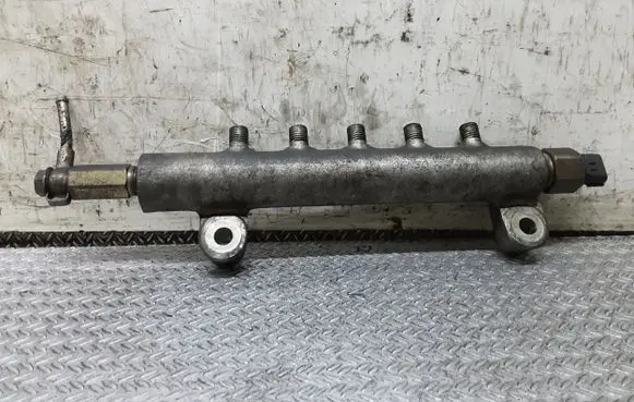 Nissan Primera Fuel main line pipe