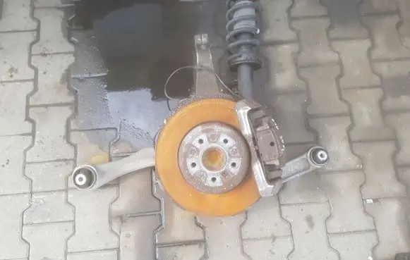 Front wheel hub spindle knuckle
