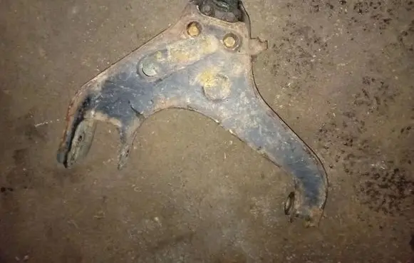 Mitsubishi L200 Front lower control arm/wishbone