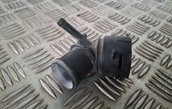 Volkswagen Caddy Engine coolant pipe/hose 6Q0122291E