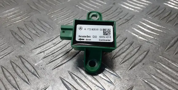 Mercedes-Benz C AMG W204 Airbag deployment crash/impact sensor A1729056100