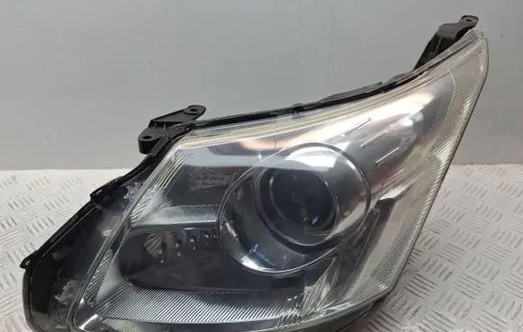 Toyota Avensis T270 Headlight/headlamp 8107005330 8107005331 8116605310