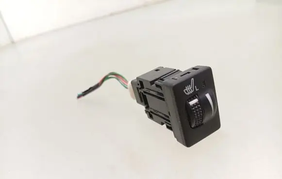 Toyota Avensis T270 Seat heating switch 453484