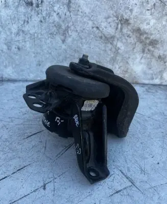 KIA Sportage Engine mount bracket 21815D9100 21814A9000