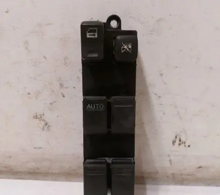 Nissan X-Trail T30 Electric window control switch 3224
