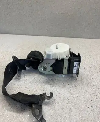 BMW 3 E90 E91 Front seatbelt 33059848