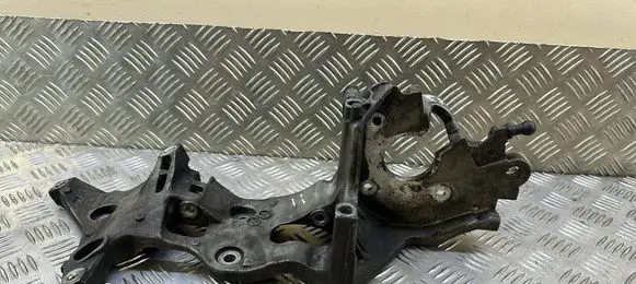 Skoda Superb B8 (3V) Generator/alternator bracket 04L903143D
