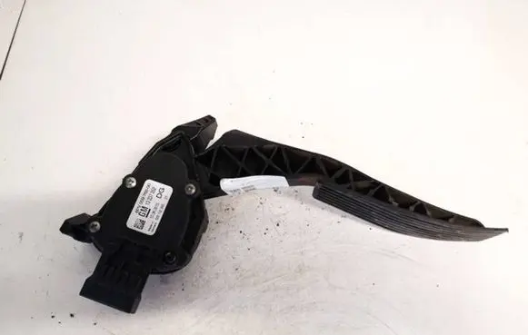 Opel Insignia A Accelerator throttle pedal 13237352 6pv009765-00