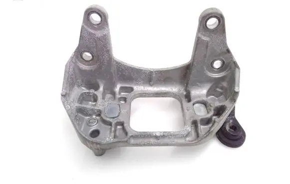 Nissan X-Trail T32 Engine mounting bracket 038170