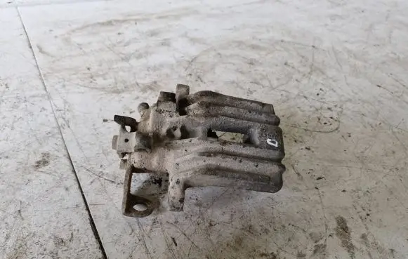 Volkswagen Golf IV Rear brake cylinder 