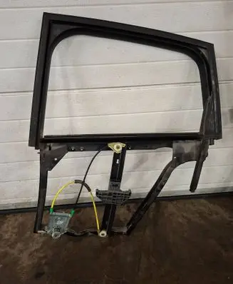 Rear door manual window regulator