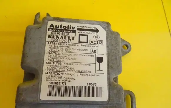 Renault Megane I Airbag control unit/module 8200117651A