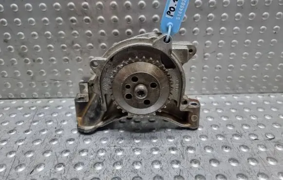 Volkswagen Golf VI Oil pump 03C105AC
