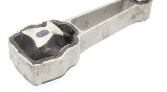 Volvo V70 Engine mount bracket