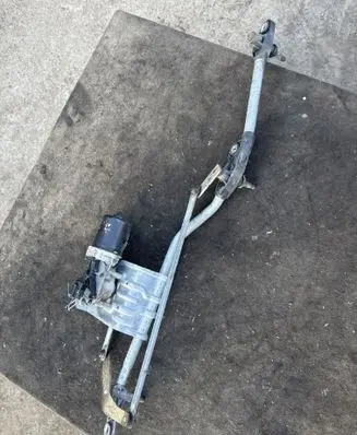 Front wiper linkage and motor