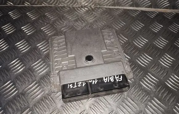 Skoda Fabia Mk2 (5J) Engine control unit/module 03F906070HH 5WP44824 03F907309AK