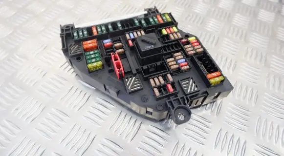 BMW 5 F10 F11 Fuse module 9234423