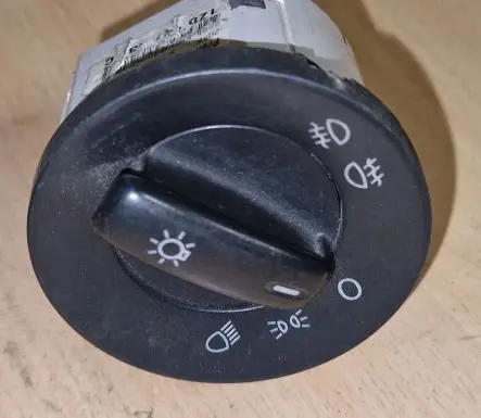 Skoda Octavia Mk2 (1Z) Light switch