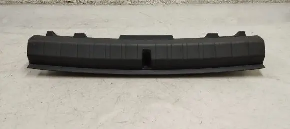 Trunk/boot sill cover protection