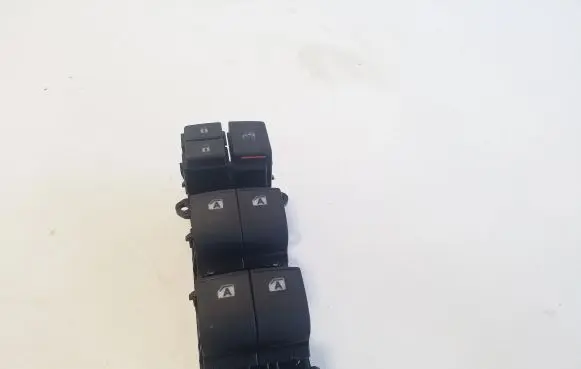 Toyota Hilux (AN120, AN130) Electric window control switch 840400K010