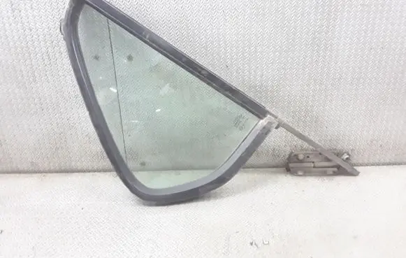 Opel Frontera B Rear vent window glass 43R00082