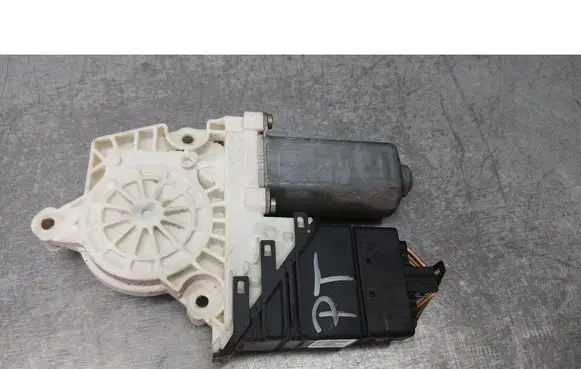 Seat Toledo II (1M) Rear door window regulator motor 9776101438203