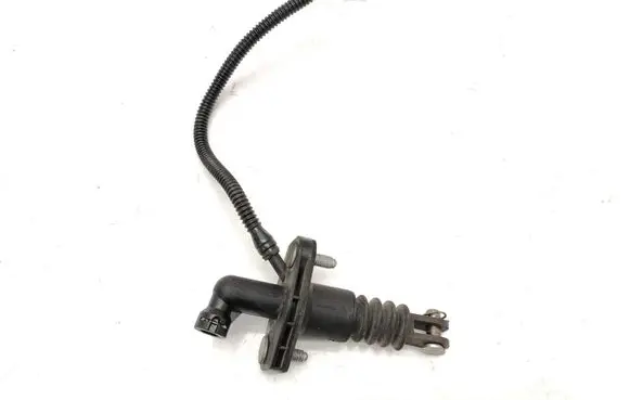 Suzuki Grand Vitara II Clutch master cylinder Z384064J00