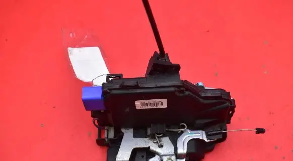 Skoda Octavia Mk2 (1Z) Front door lock 3D1837015AB