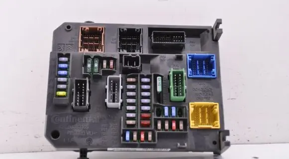 Peugeot 508 II Fuse module 9664992380
