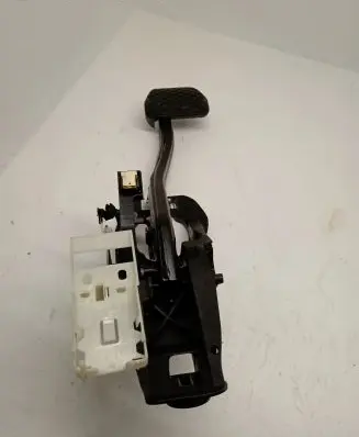 BMW 7 G11 G12 Brake pedal 686177205