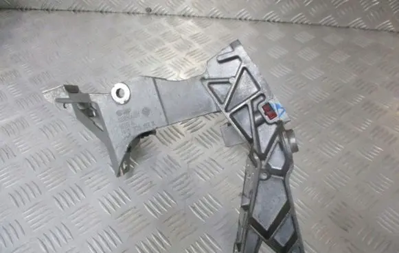 Audi A4 S4 B5 8D Accelerator throttle pedal bracket 8D1721117K
