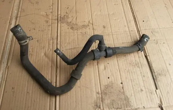 Ford Mondeo MK IV Engine coolant pipe/hose