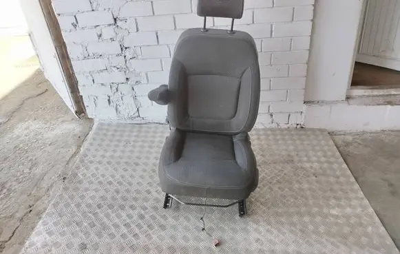 Renault Trafic III (X82) Front driver seat 1411915X