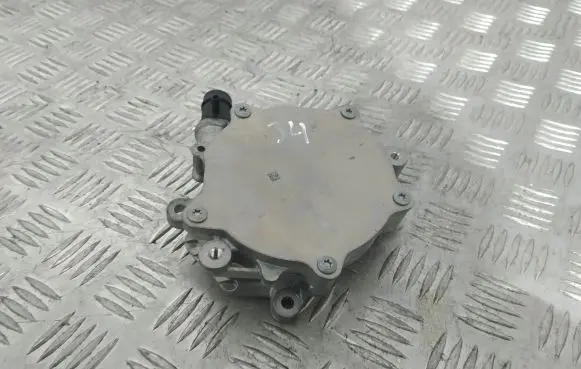 Mercedes-Benz GLA W156 Vacuum pump A2701800901