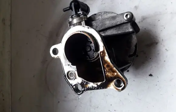 Renault Scenic II - Grand scenic II Vacuum pump
