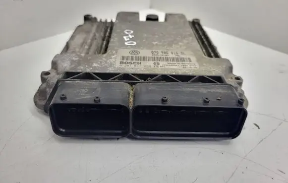Volkswagen Touareg I Engine control unit/module 070906016BL