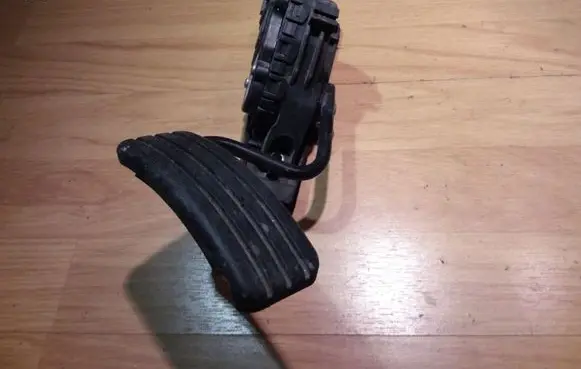 Renault Espace - Grand espace IV Accelerator throttle pedal 8200007513