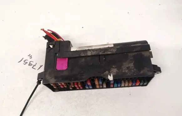 Volkswagen Touran I Fuse box set 1t1970099 1t1970007c