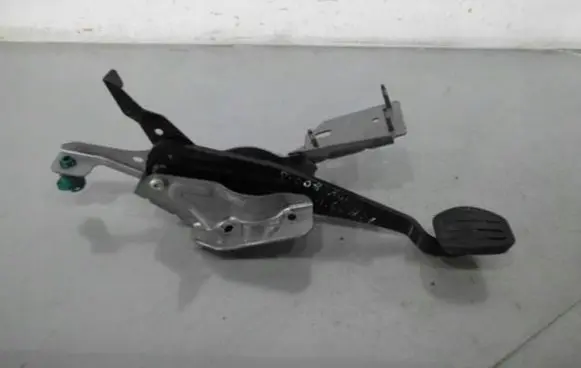 Peugeot 308 Brake pedal