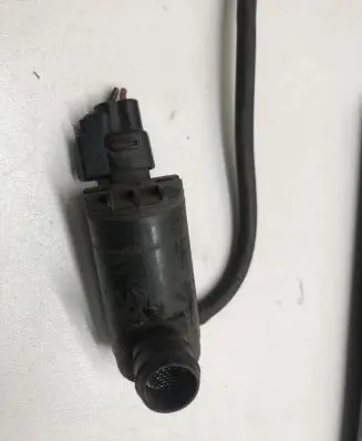 Hyundai Trajet Windscreen/windshield washer pump 985103A000