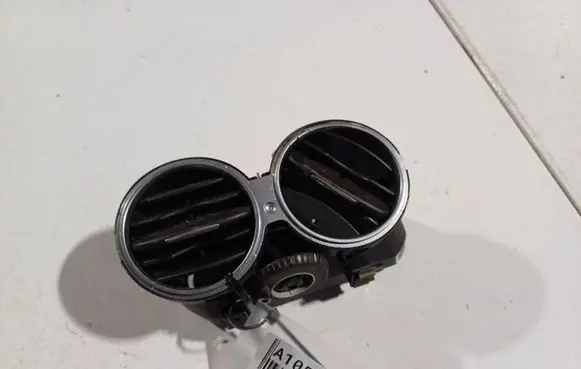 Volkswagen Golf Plus Dash center air vent grill 5M0819062