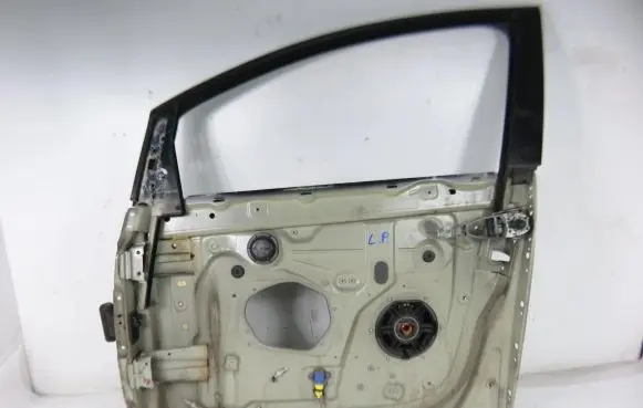 Volkswagen Golf Plus Front door window/glass frame 