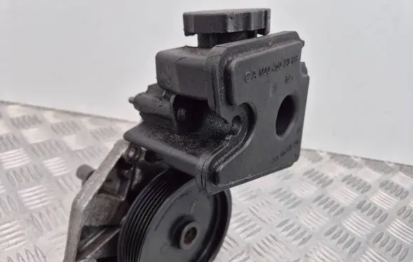 Mercedes-Benz C W204 Power steering pump A0054669501