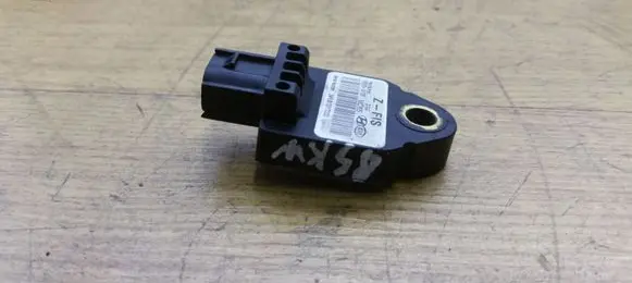Hyundai i30 Airbag deployment crash/impact sensor 959200A100