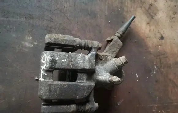 Suzuki SX4 Rear brake caliper