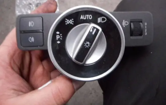 Mercedes-Benz C W204 Light switch A2049053003