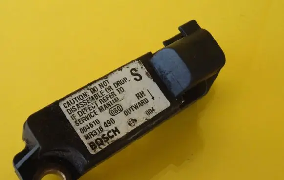 Mitsubishi Space Star Airbag deployment crash/impact sensor MR318490