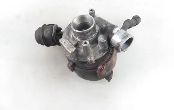 Volkswagen PASSAT B5 Turbo 028145702D