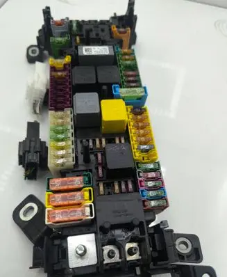 Mercedes-Benz GLA W156 Fuse module A2465400040